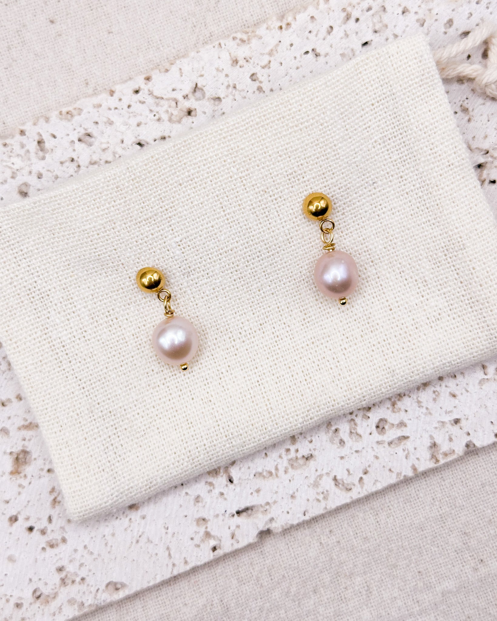 Perla Gold Earrings Studs