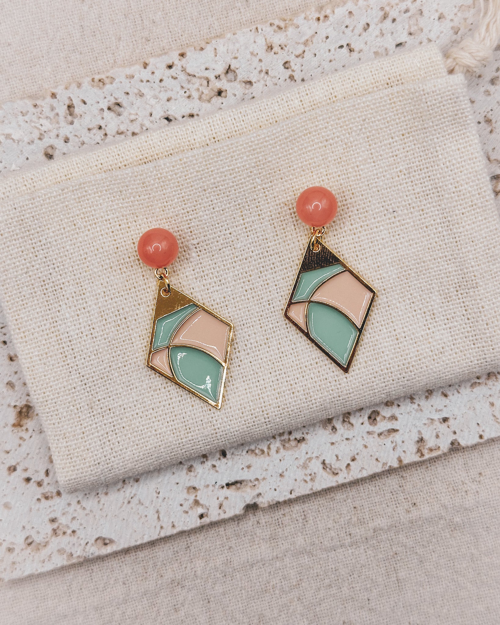 Kita earrings studs