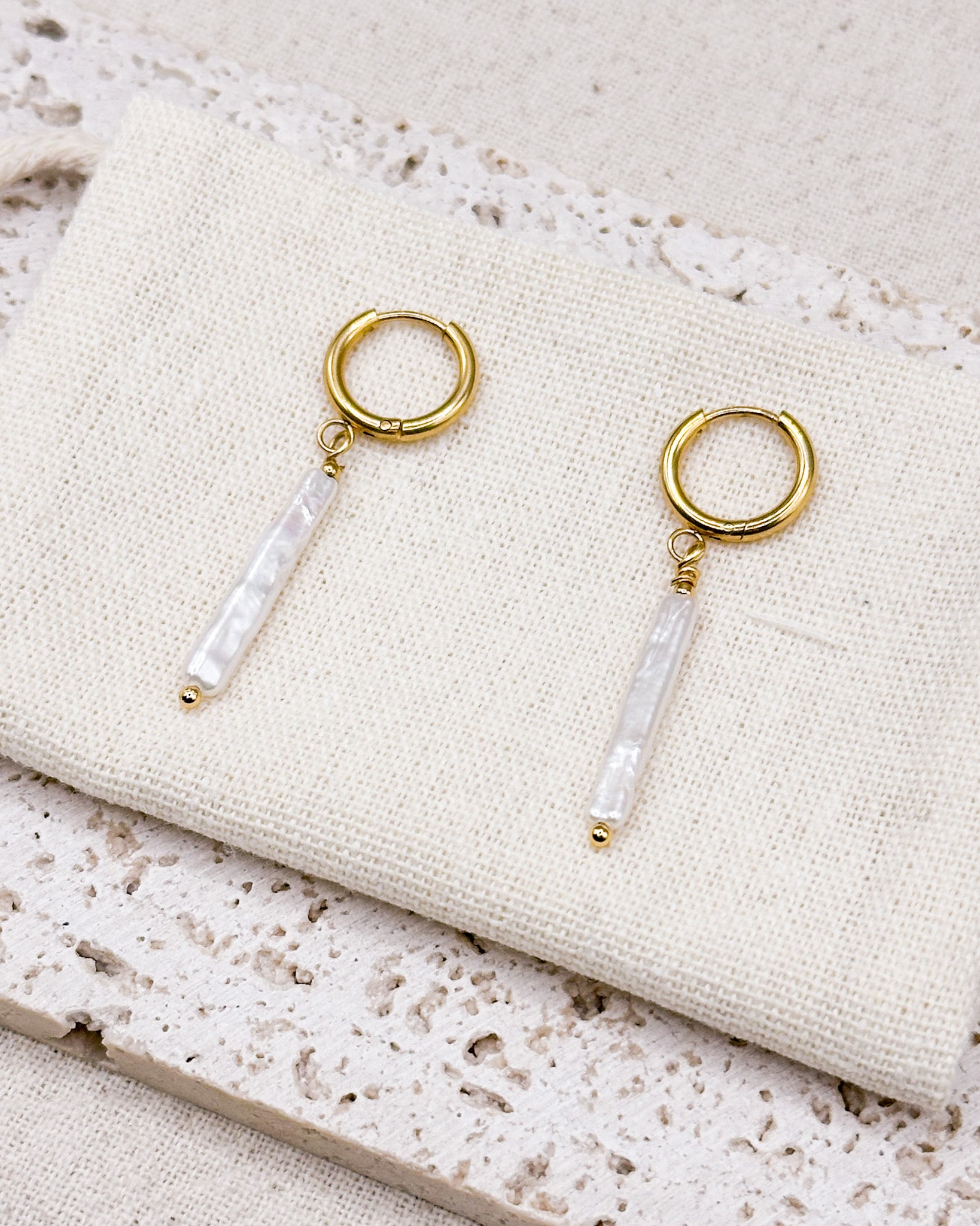 Elara Pearl Earrings