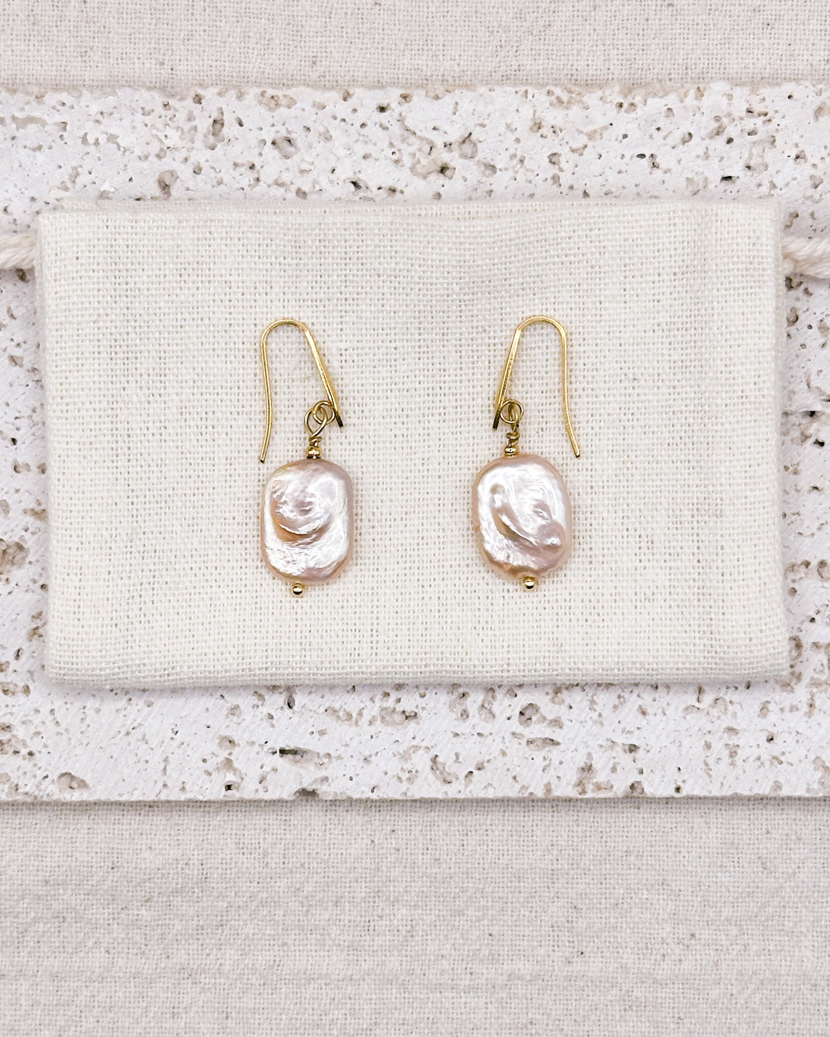 Lustre baroque pearl Earrings