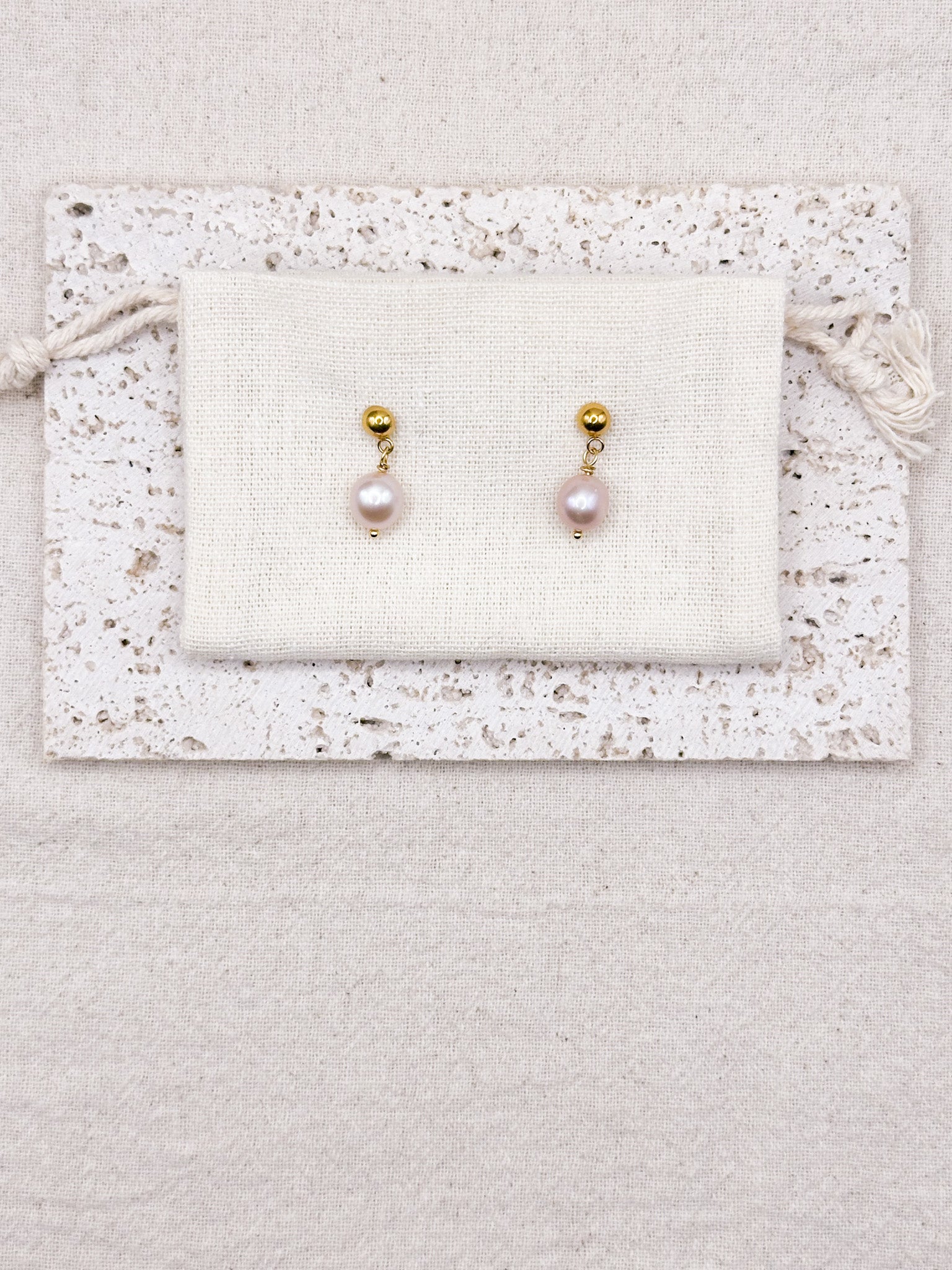 Perla Gold Earrings Studs