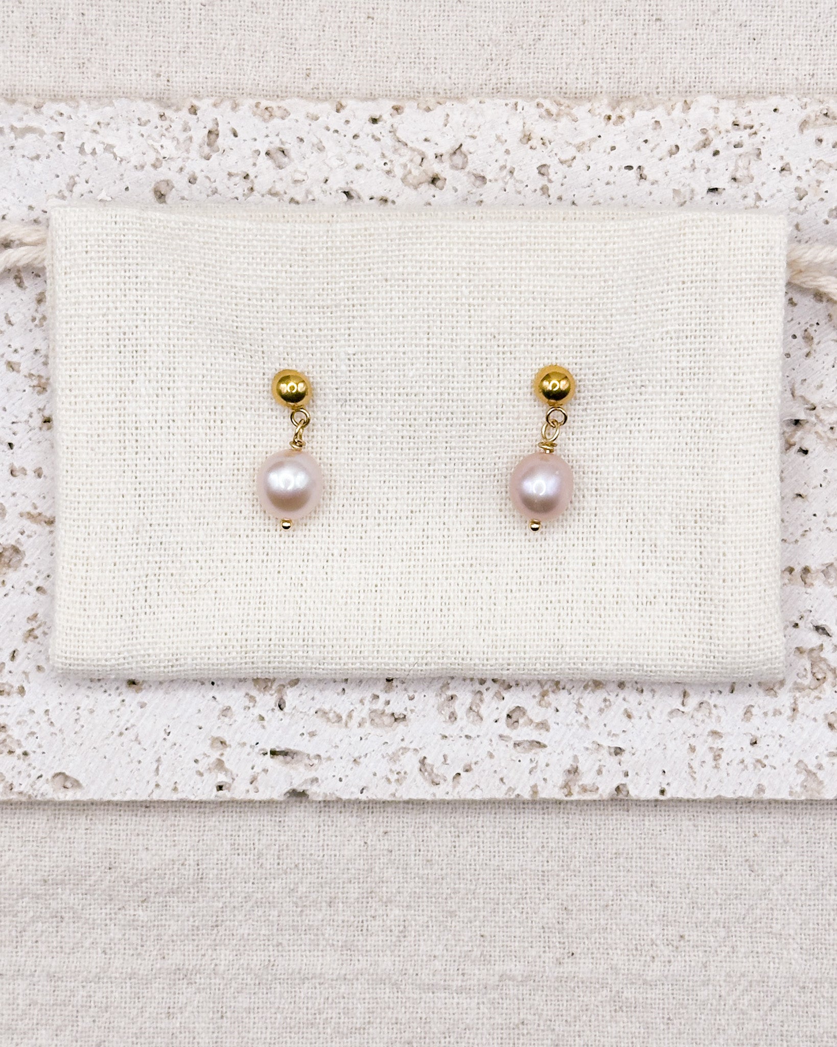 Perla Gold Earrings Studs