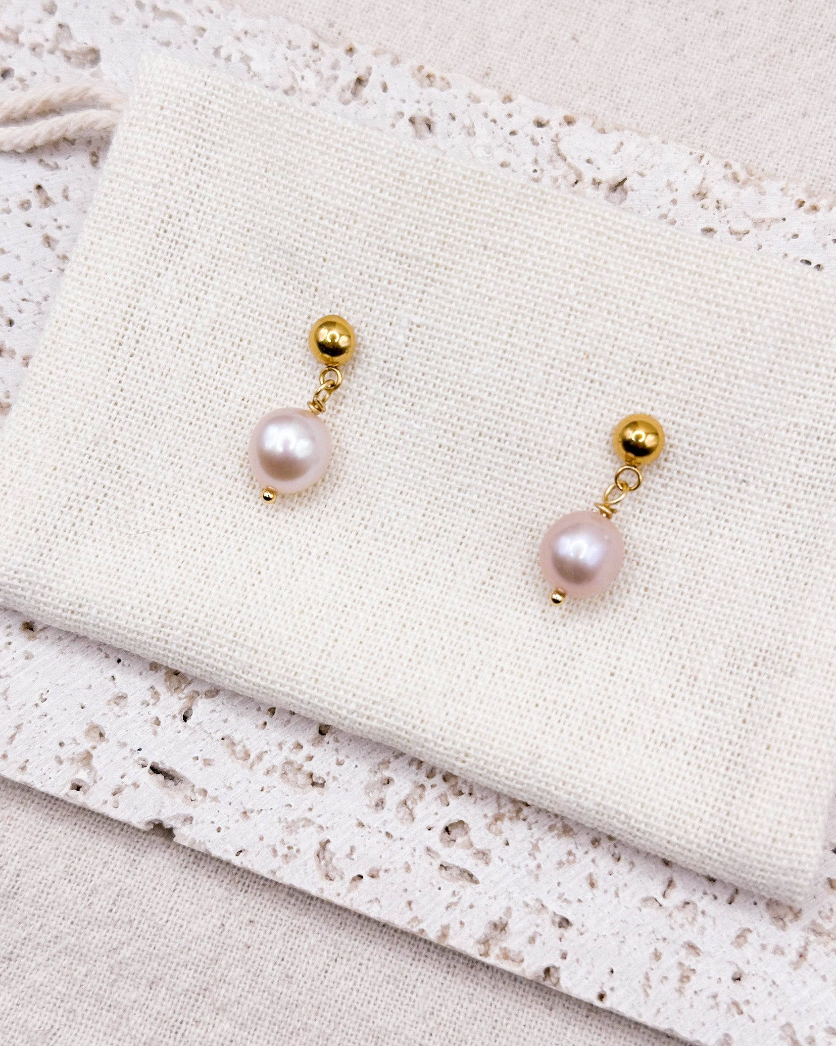 Perla Gold Earrings Studs