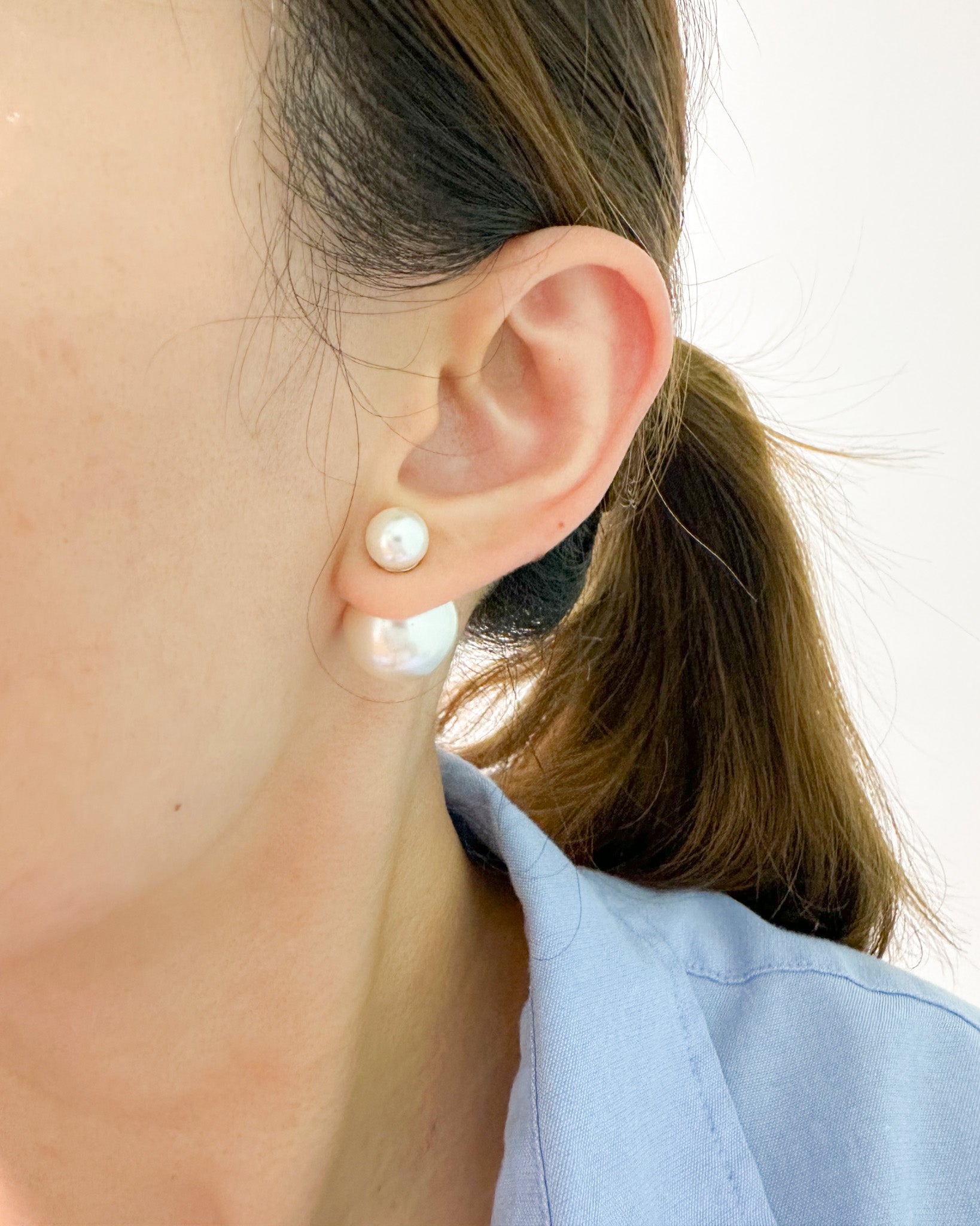 Ora White Earrings Studs