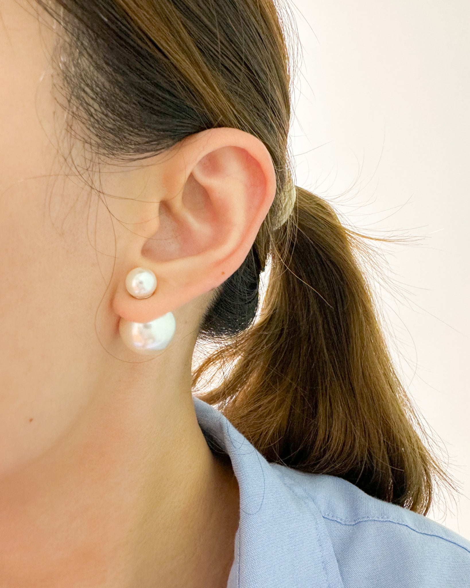 Ora White Earrings Studs