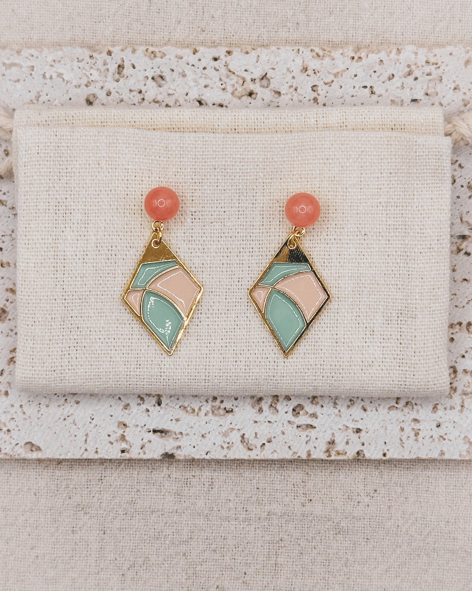 Kita earrings studs