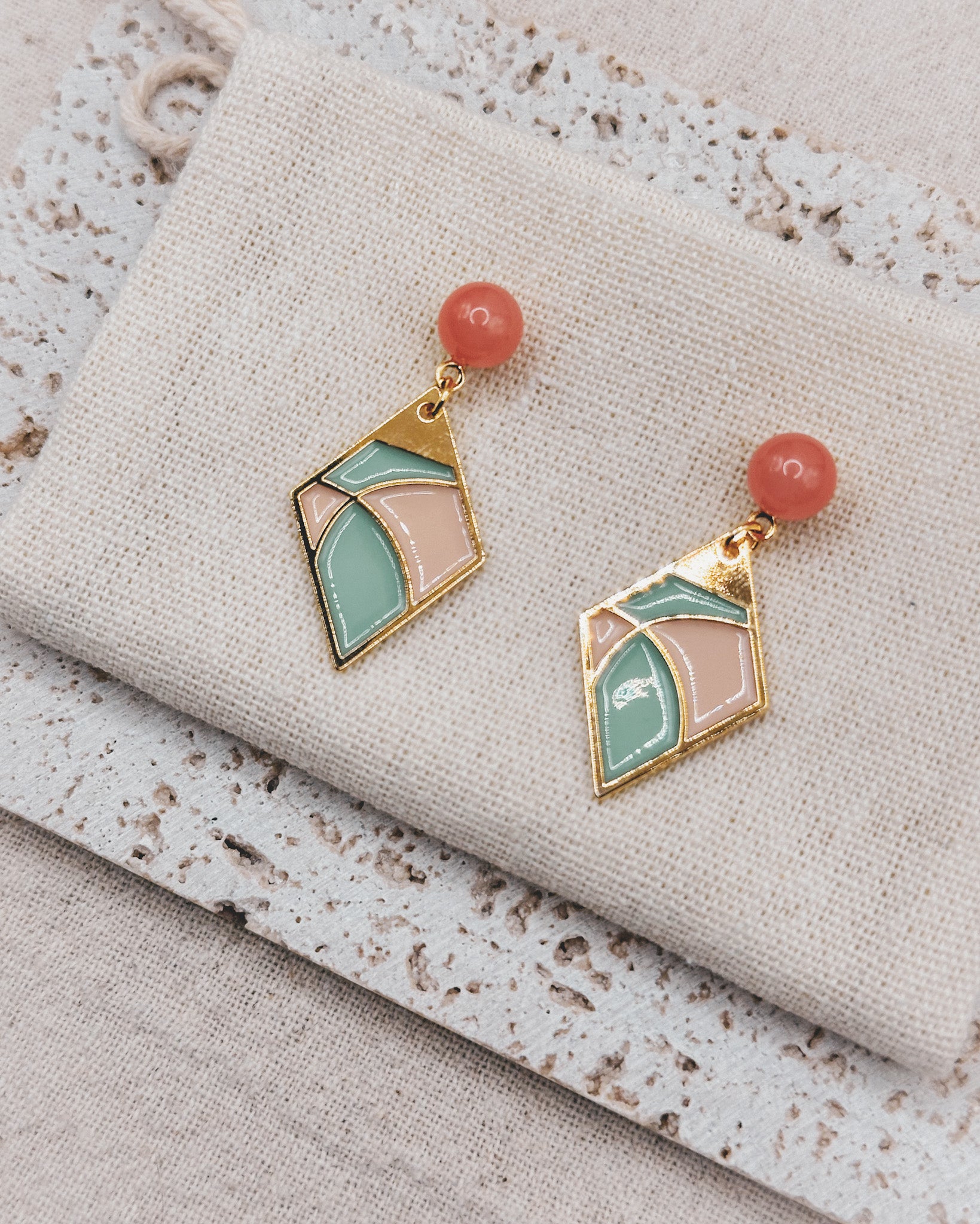 Kita earrings studs