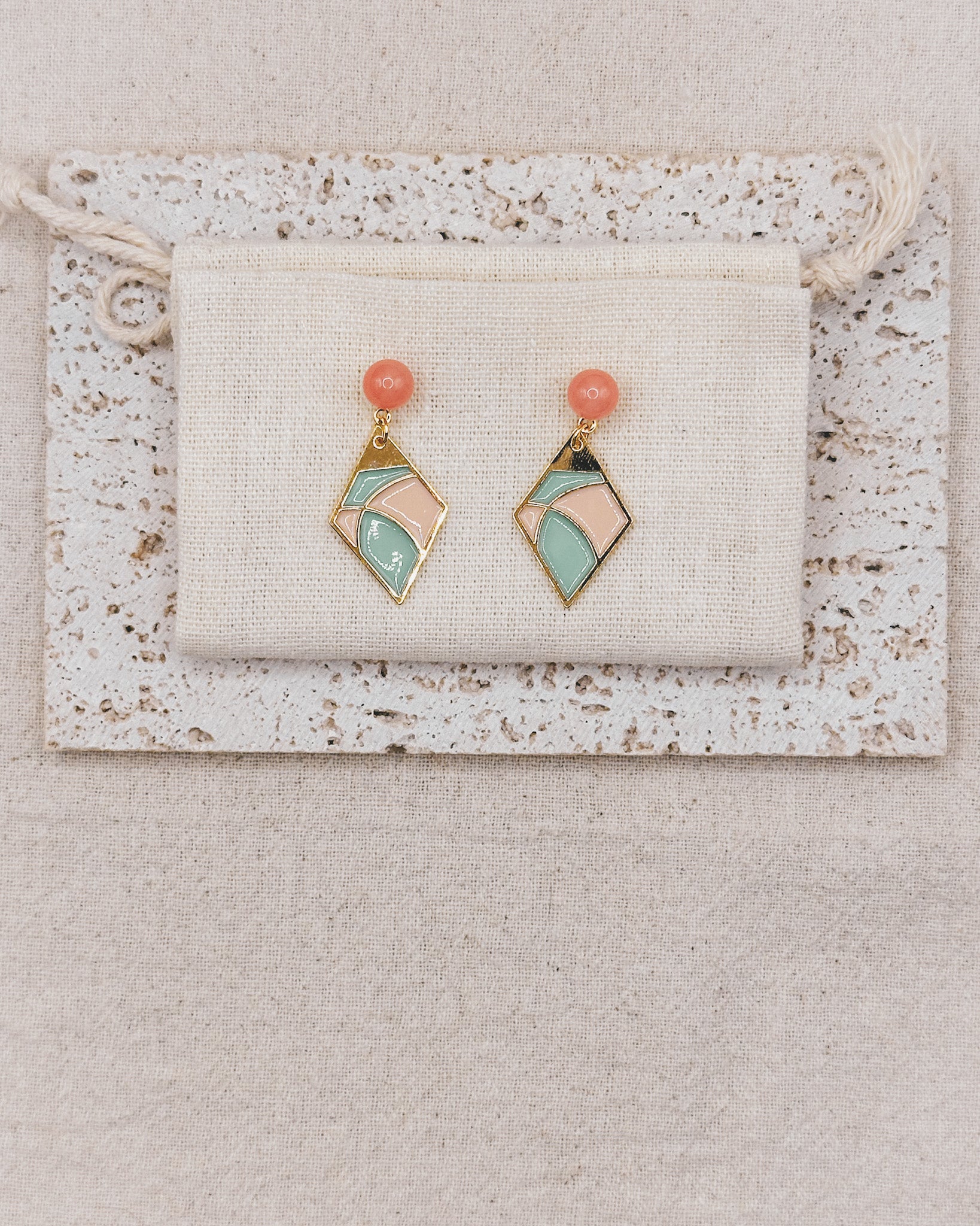 Kita earrings studs