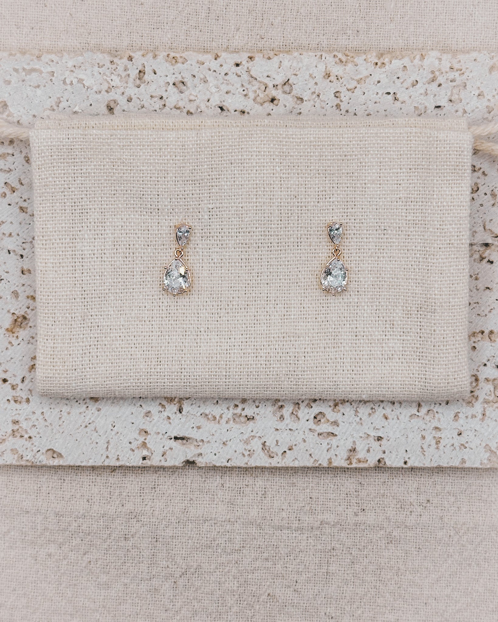 AGNES Earrings Studs