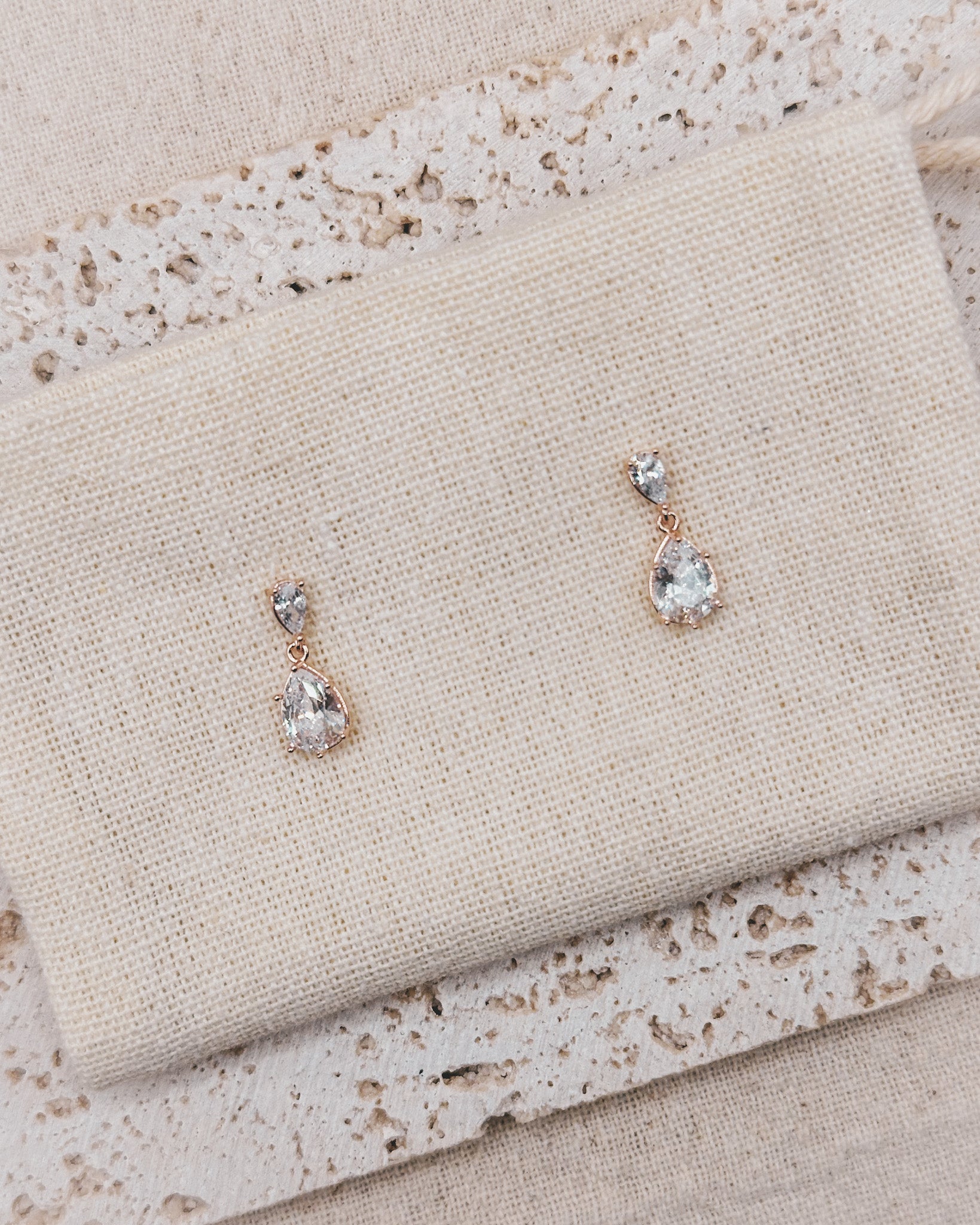 AGNES Earrings Studs