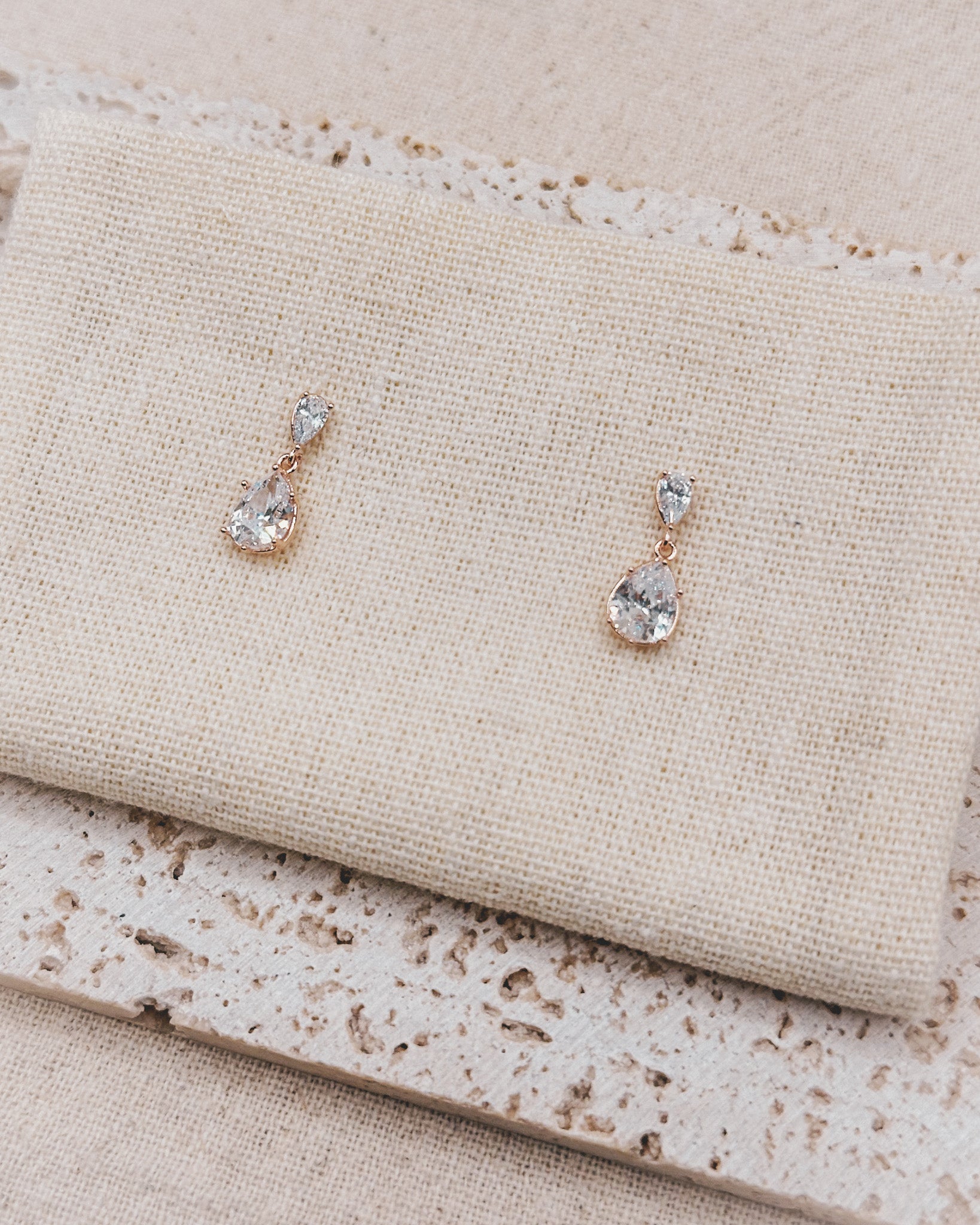 AGNES Earrings Studs