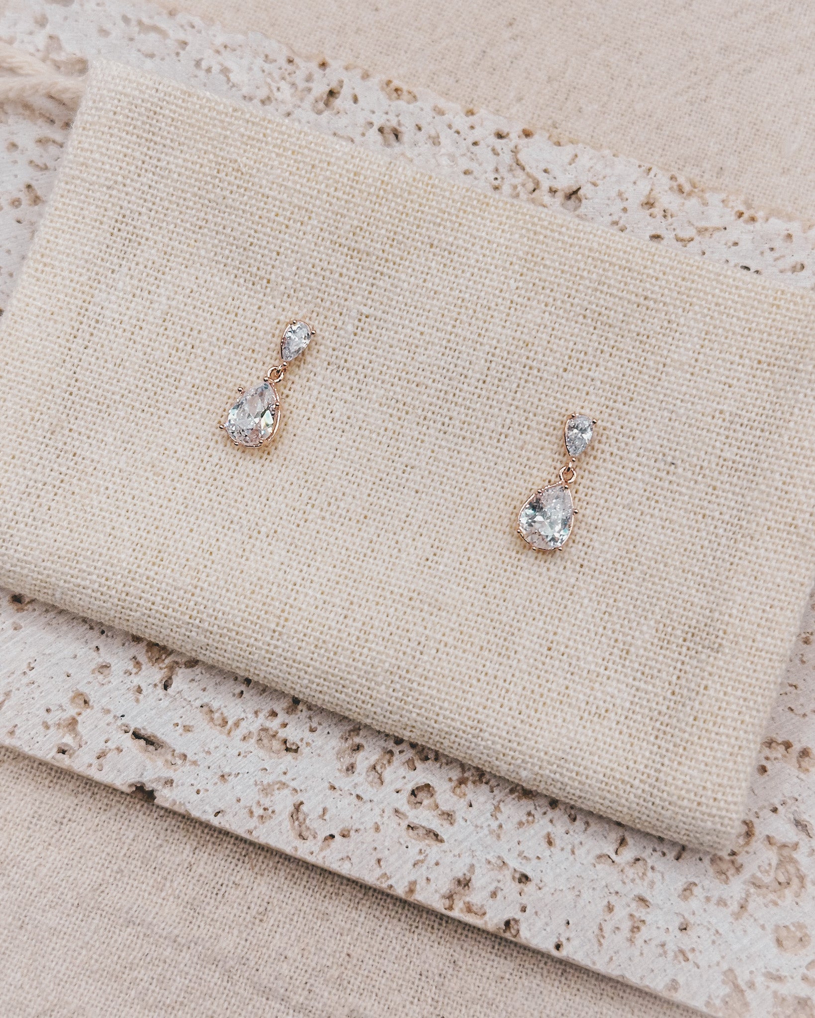 AGNES Earrings Studs