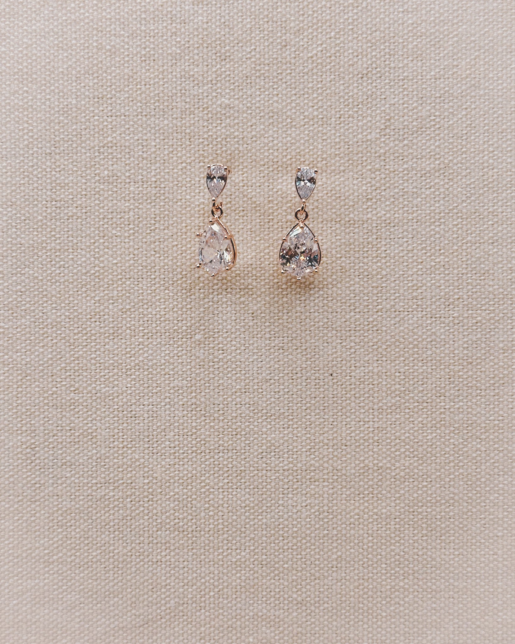 AGNES Earrings Studs